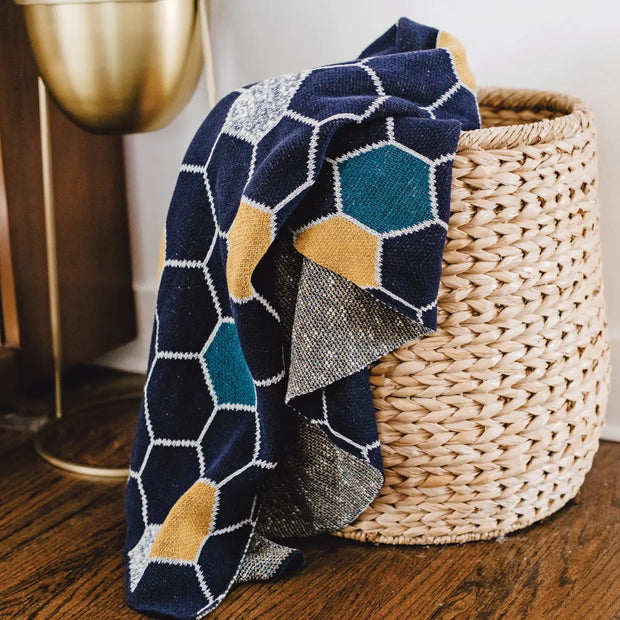 Pohoda Throw Blanket
